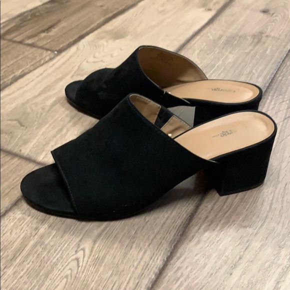 Black heels - Picture 2 of 2